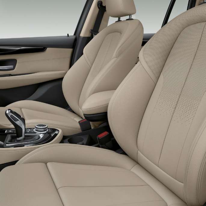 Bancos desportivos, BMW Série 2 Gran Tourer, BMW 220d Versão Sport Line, F46, 2018, interior 