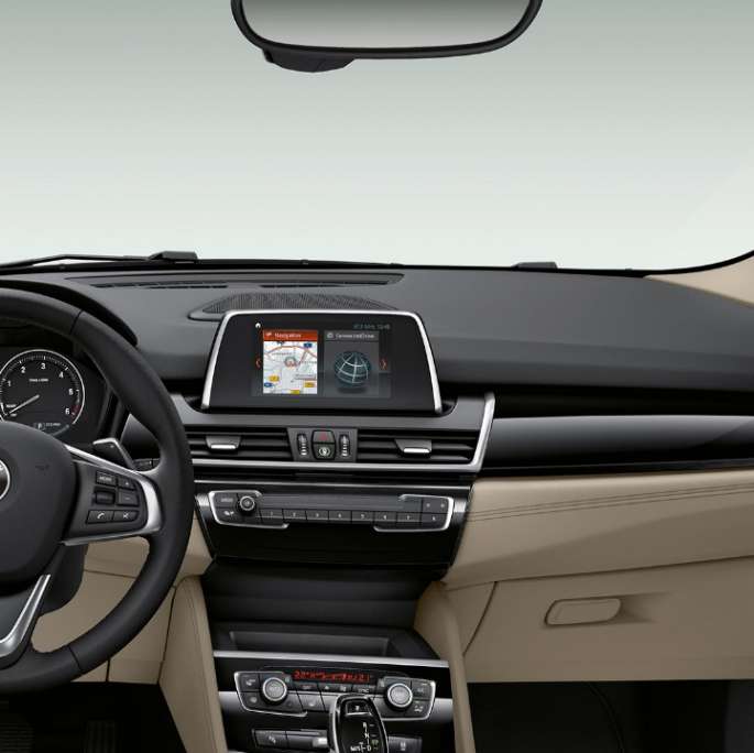 Posto de condução, BMW Série 2 Gran Tourer, BMW 220d Versão Sport Line, F46, 2018, interior