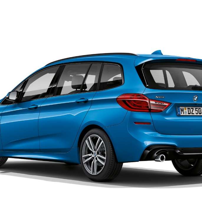 BMW Série 2 Gran Tourer, BMW 220d xDrive Versão Desportiva M, F46, 2018, azul Estoril metalizado, perspetiva traseira a três quartos 