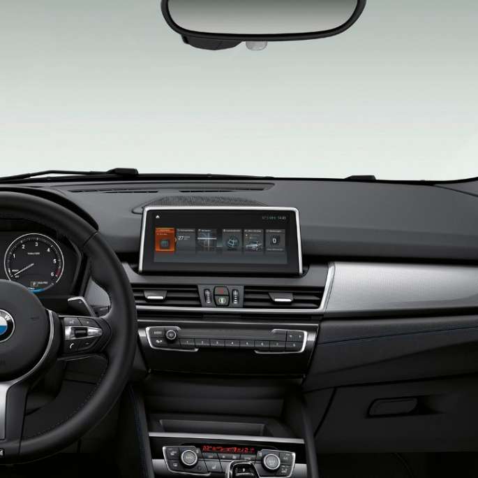 Posto de condução, BMW Série 2 Gran Tourer, BMW 220d xDrive Versão Desportiva M, F46, 2018, interior