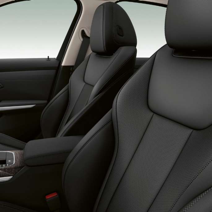BMW Série 3 Berlina, bancos dianteiros da Versão Line Luxury. Grande plano lateral dos bancos dianteiros do BMW Série 3 Berlina com equipamento da Versão Line Luxury.