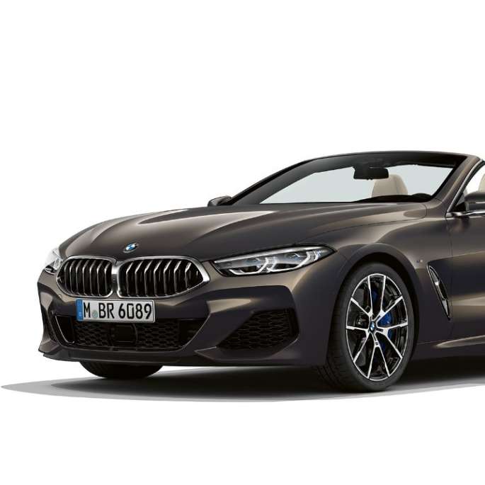 BMW M850i xDrive, Cinza Dravit metallizado, perspetiva frontal a três quartos. BMW M850i xDrive, Cinza Dravit metallizado, perspetiva frontal a três quartos
