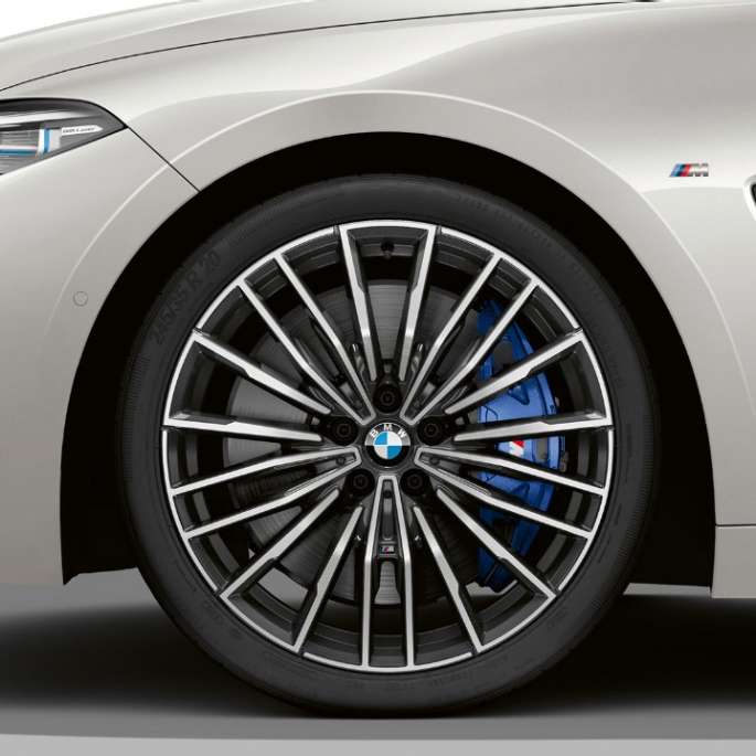 BMW M850i xDrive em branco Mineral metalizado, estofos em pele Merino BMW Individual com pormenores adicionais em Cognac. BMW M850i xDrive em branco Mineral metalizado, estofos em pele Merino BMW Individual com pormenores adicionais em Cognac.